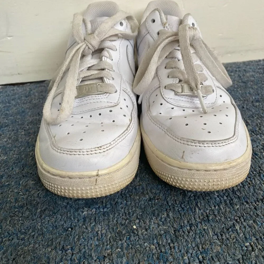 Nike women 7 Air Force one classic tie up sneakers white